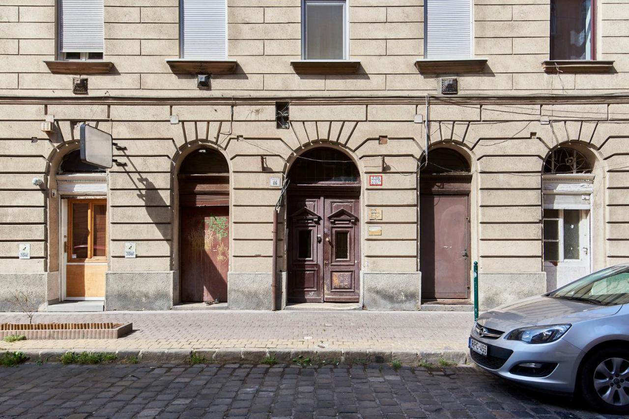 Dembi At The Great City Park Budapest Exterior photo